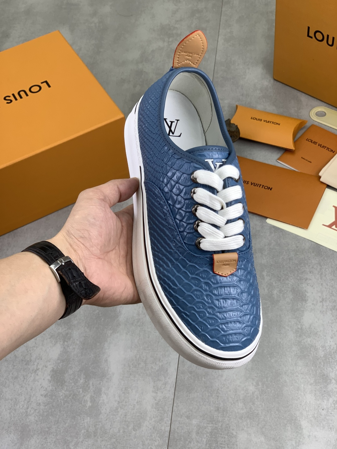 LV