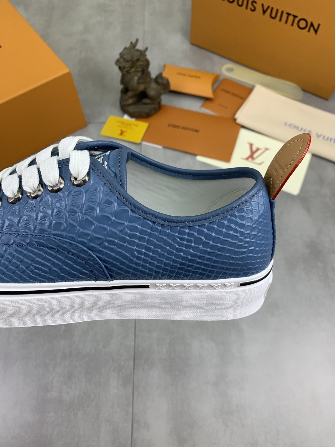 LV