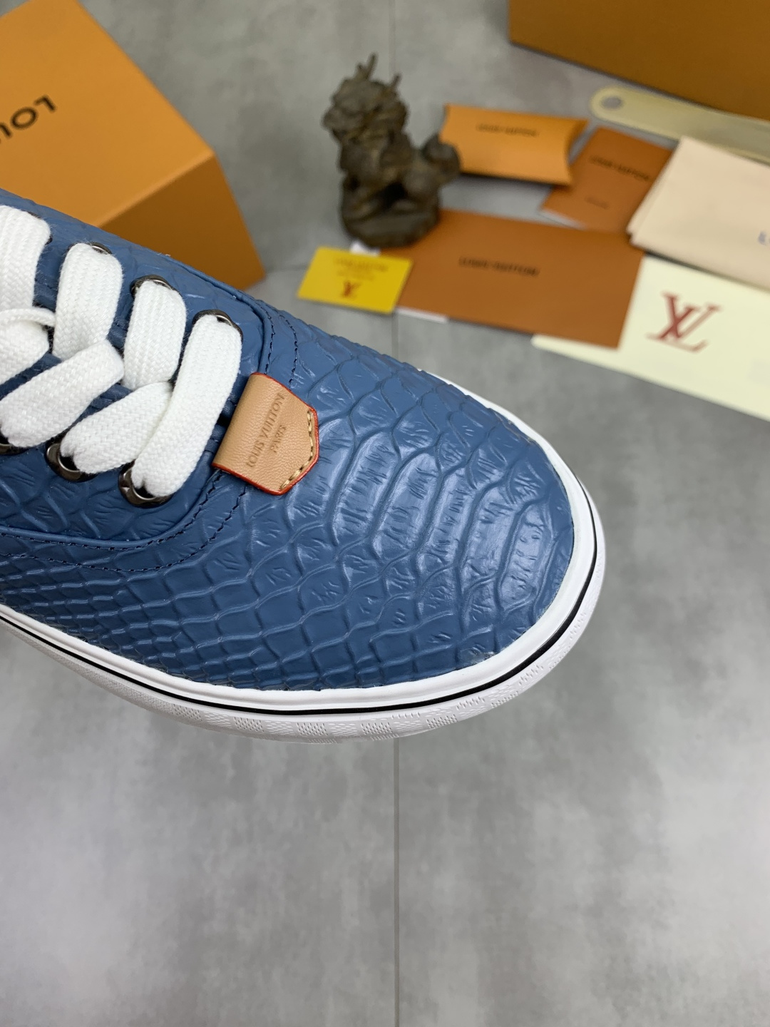 LV