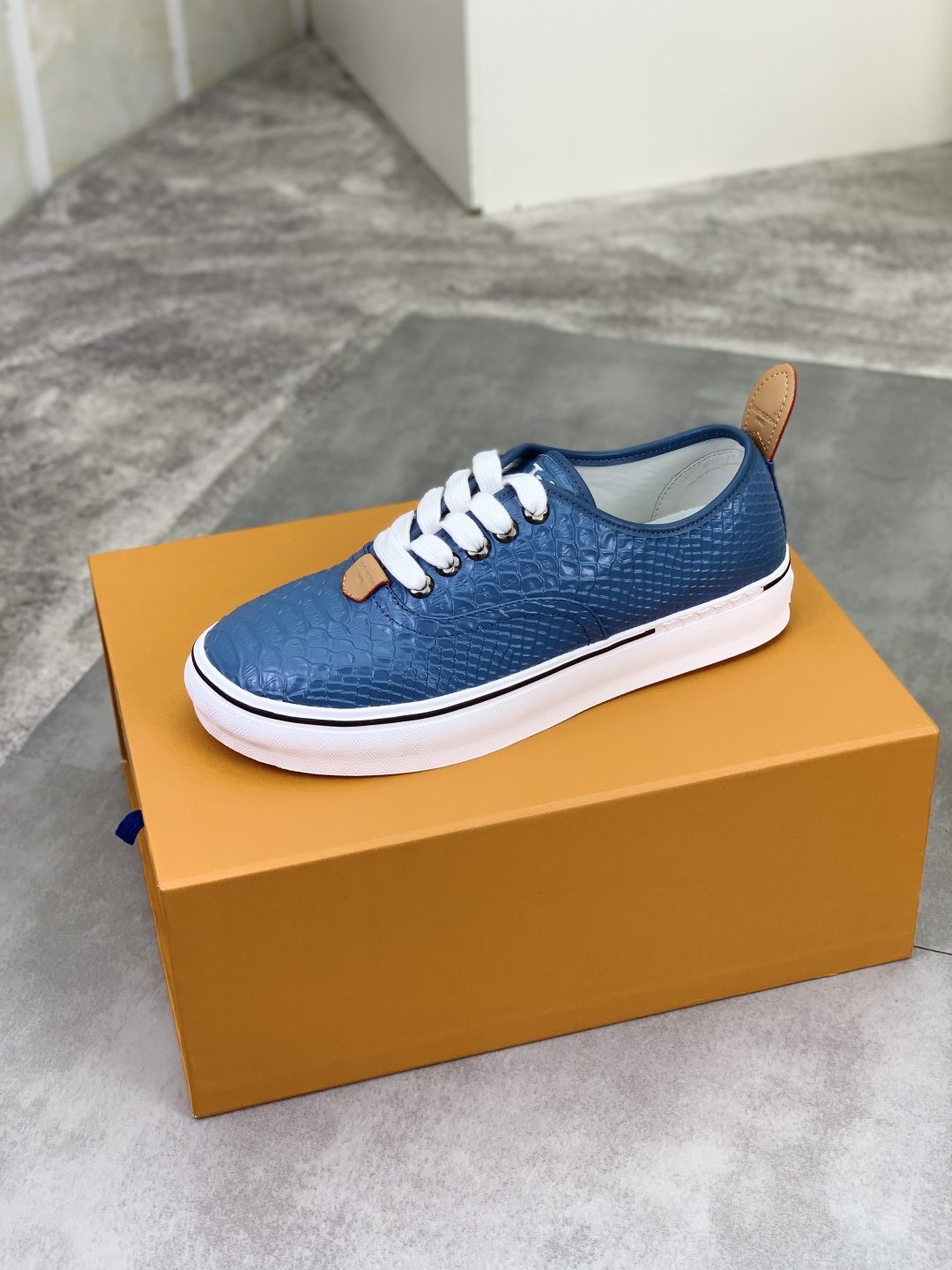 LV