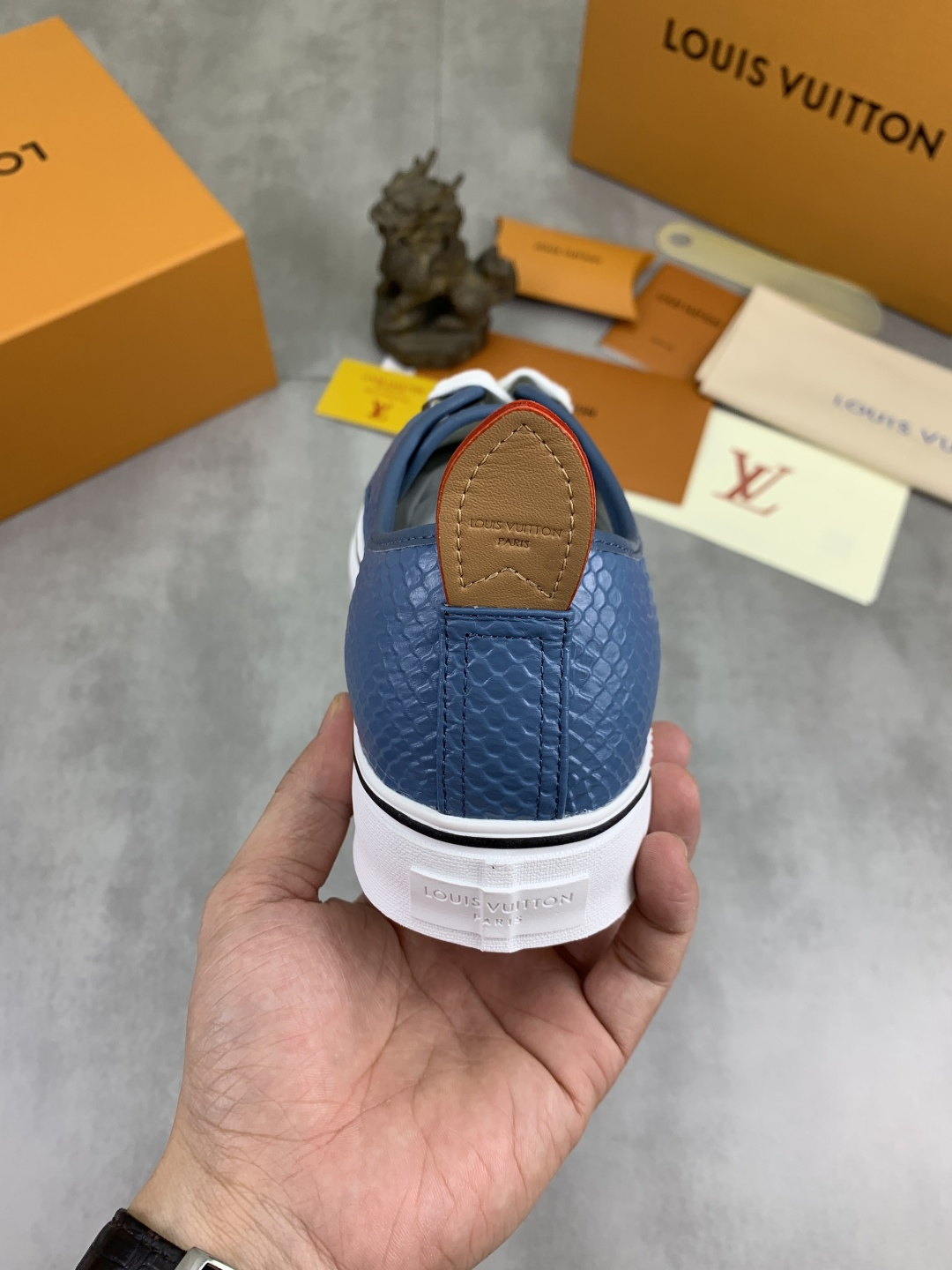 LV