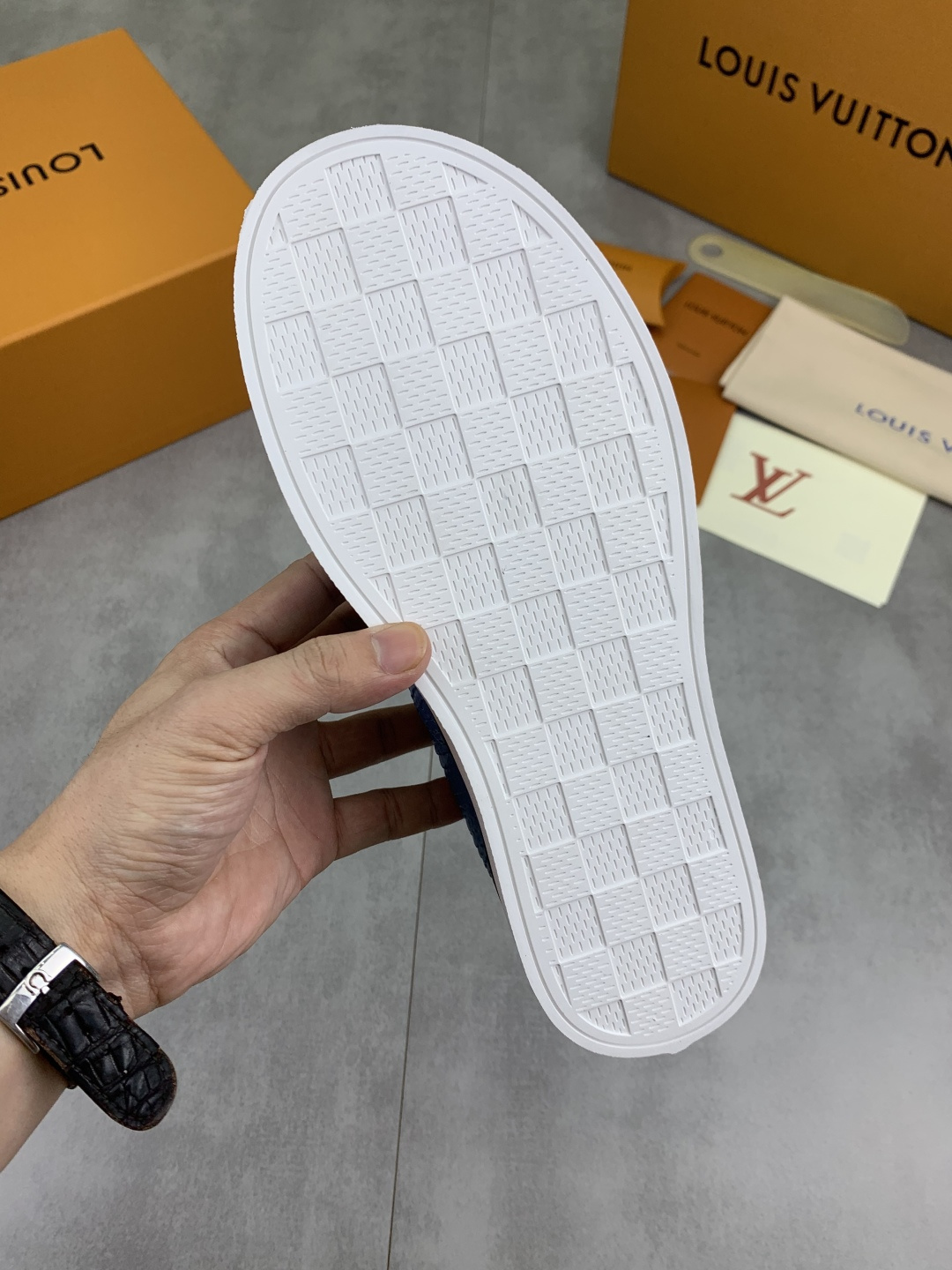 LV