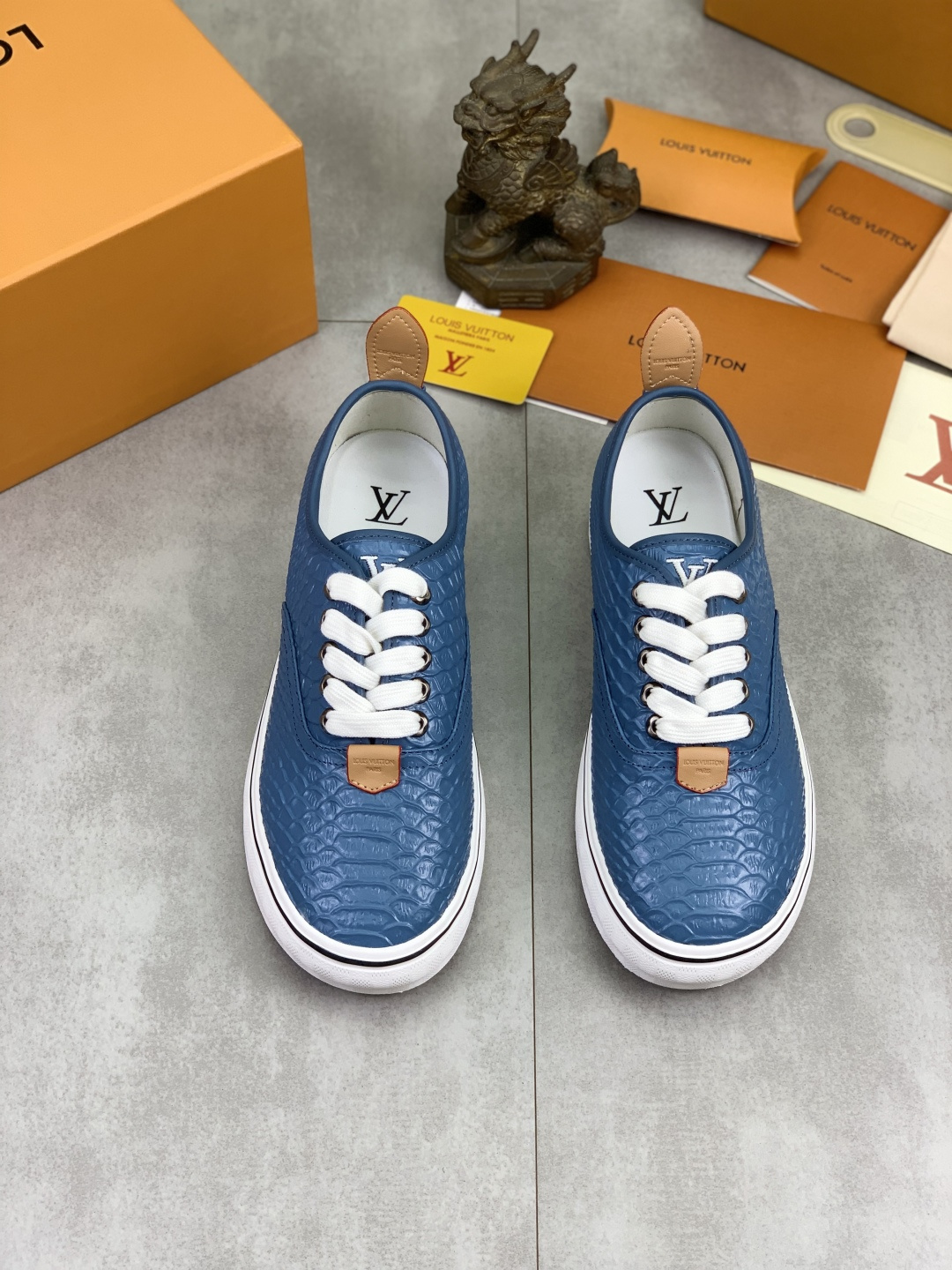 LV