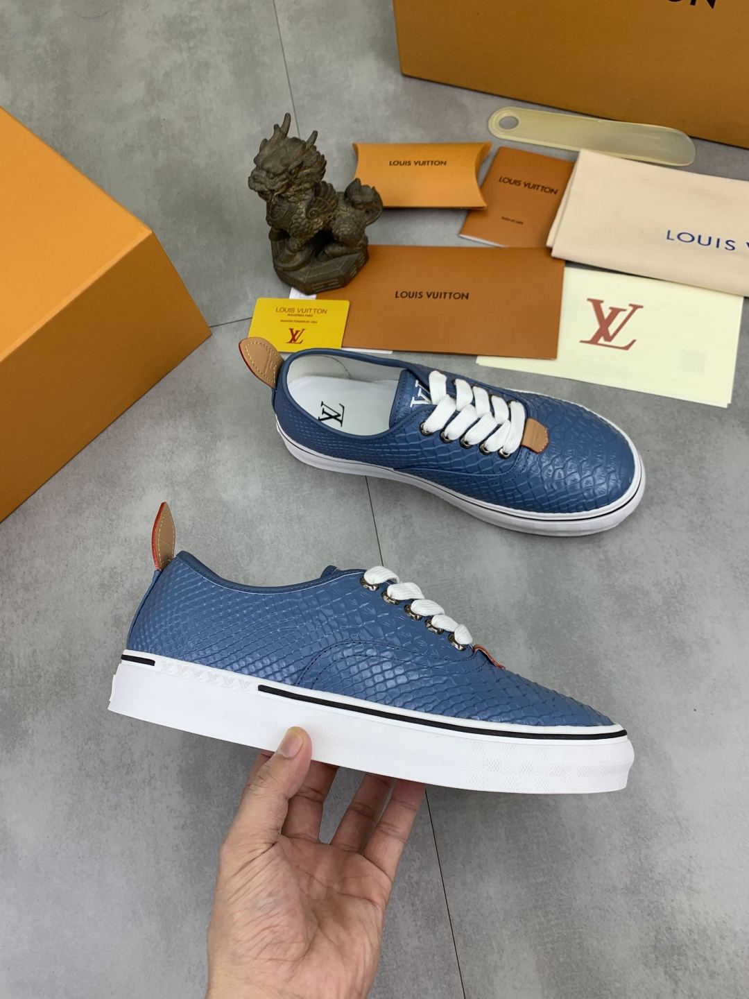 LV
