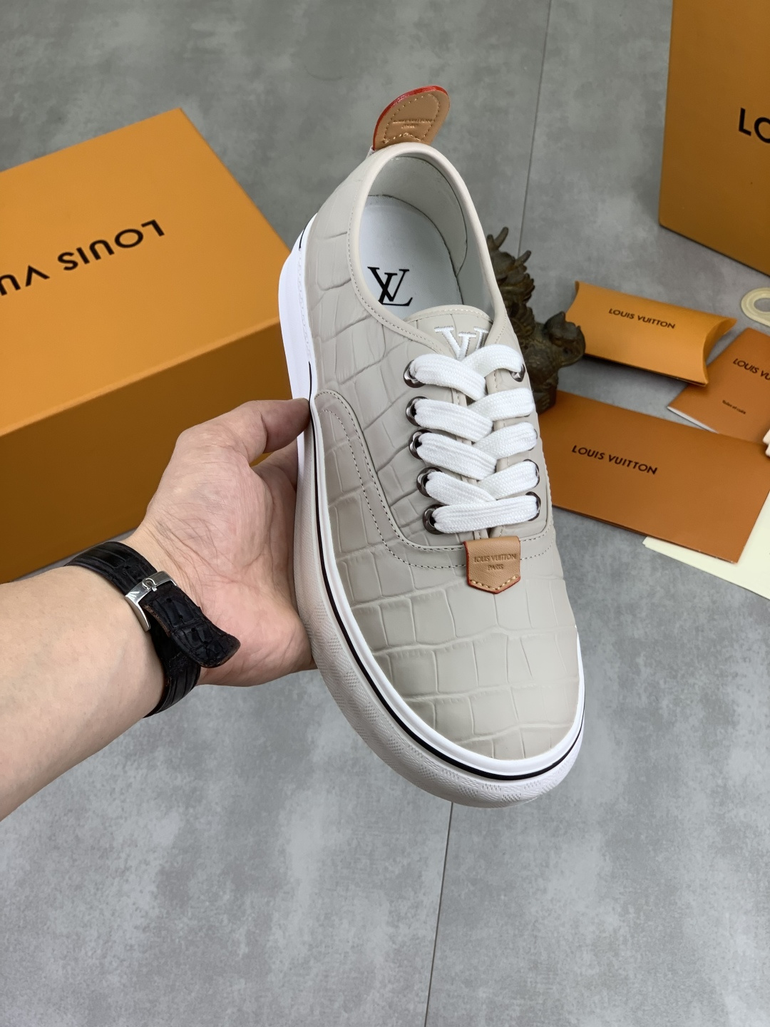 LV