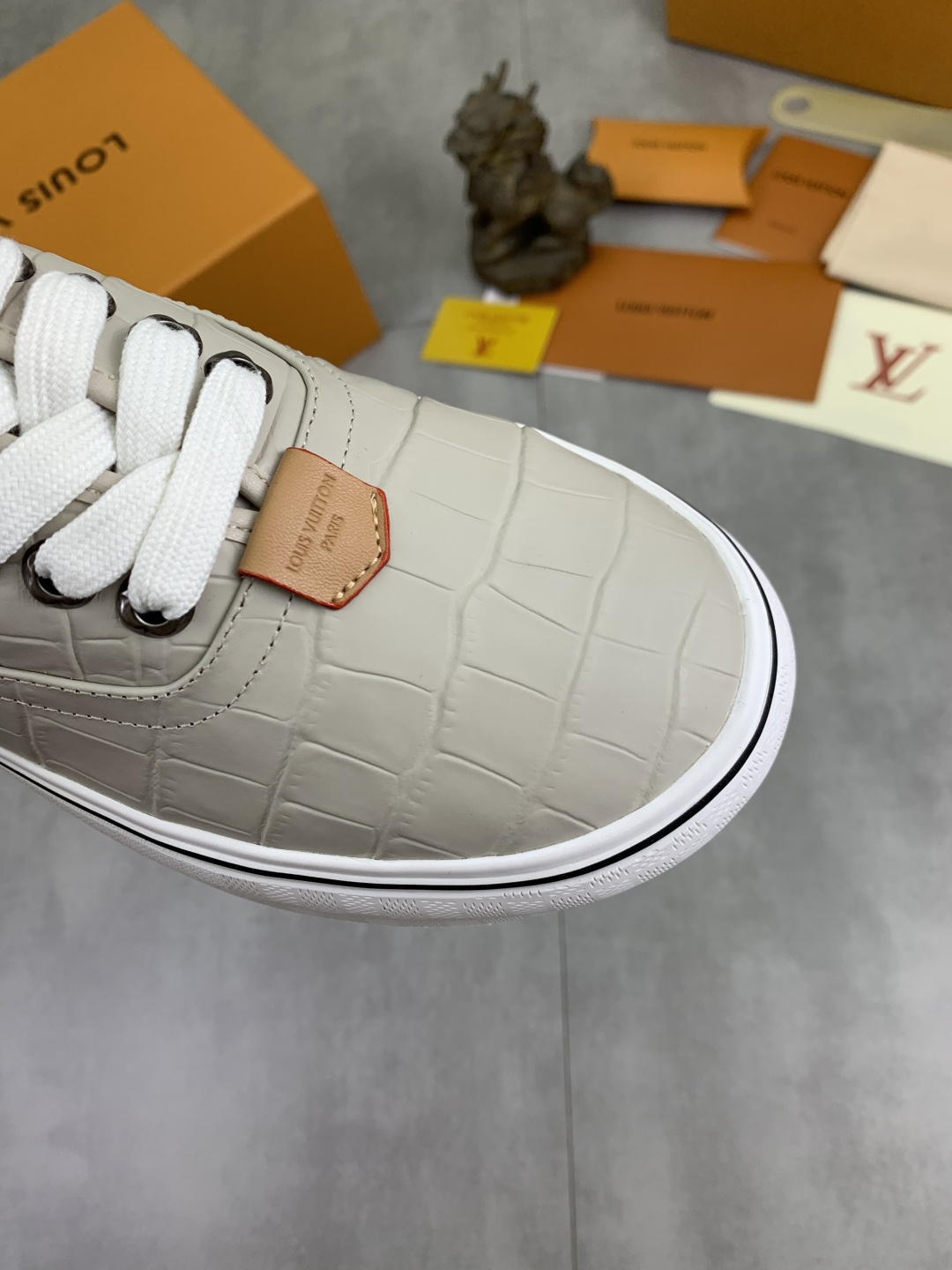 LV