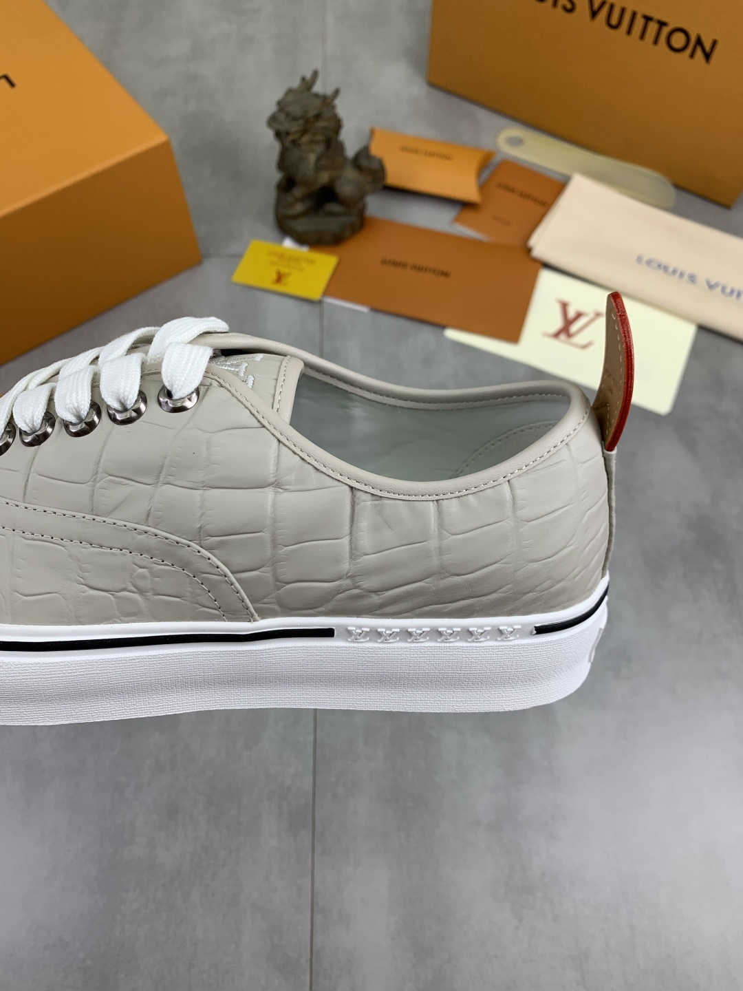 LV