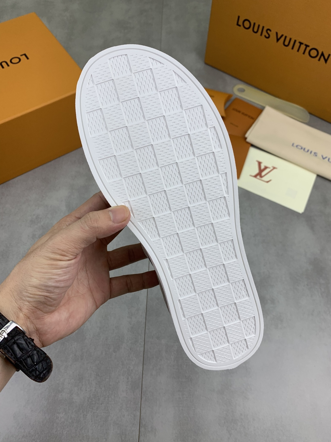 LV