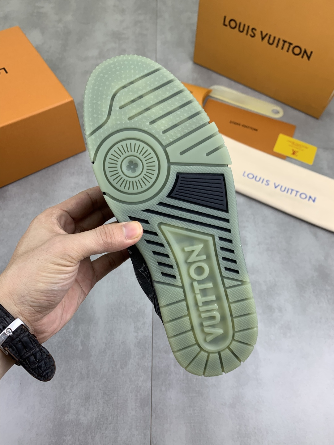 LV