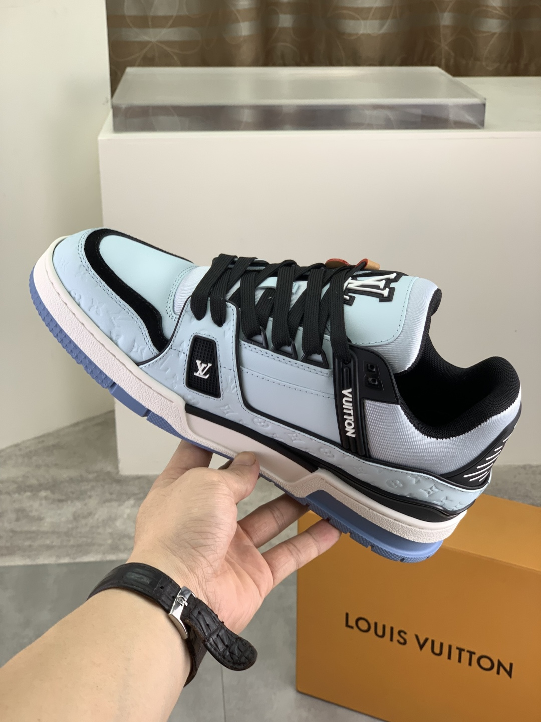 LV
