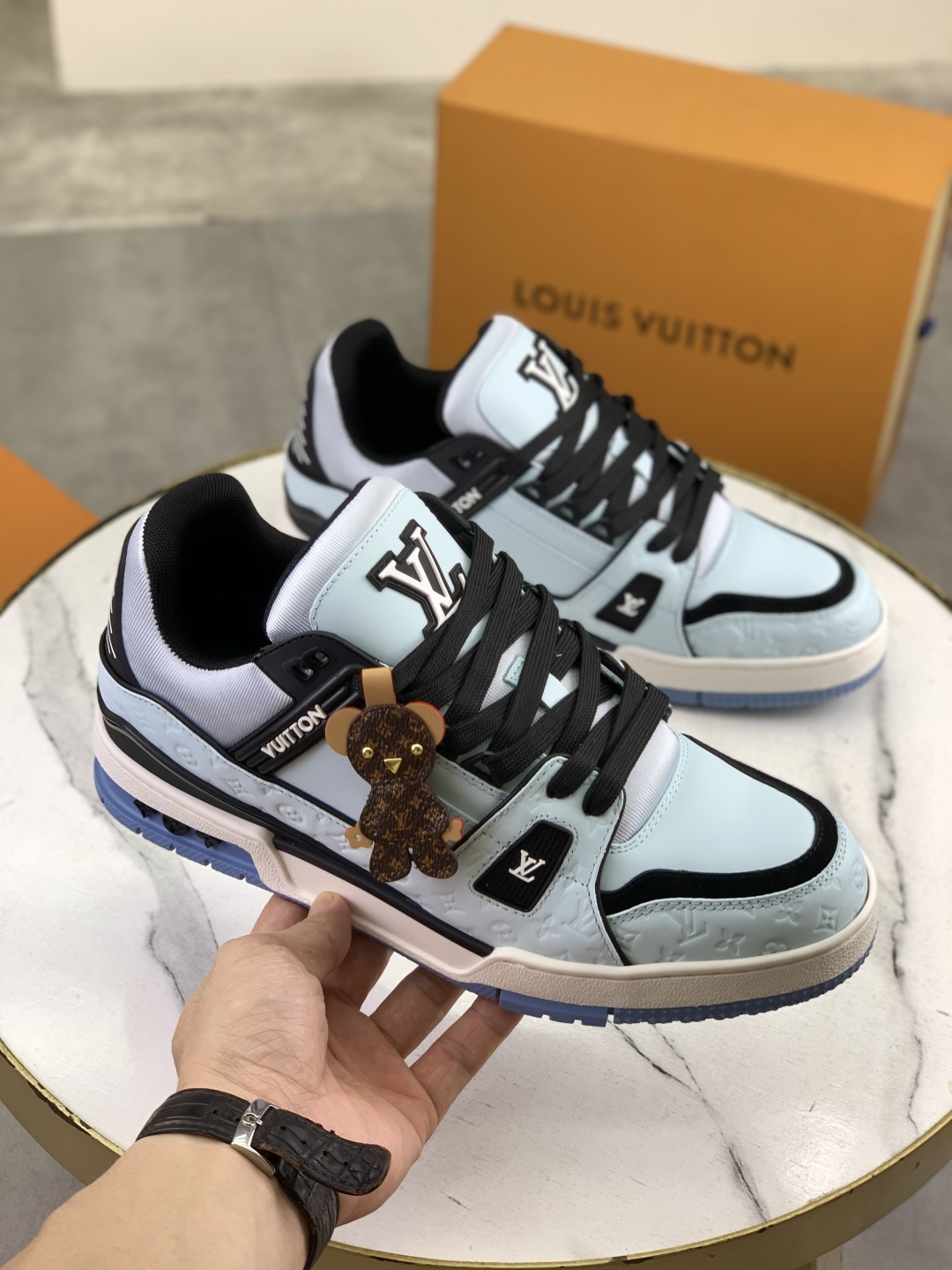 LV