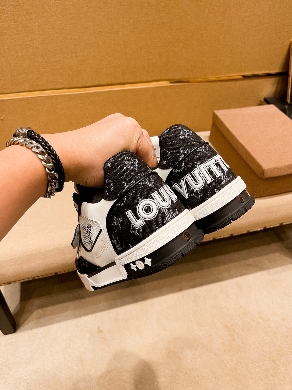 LV