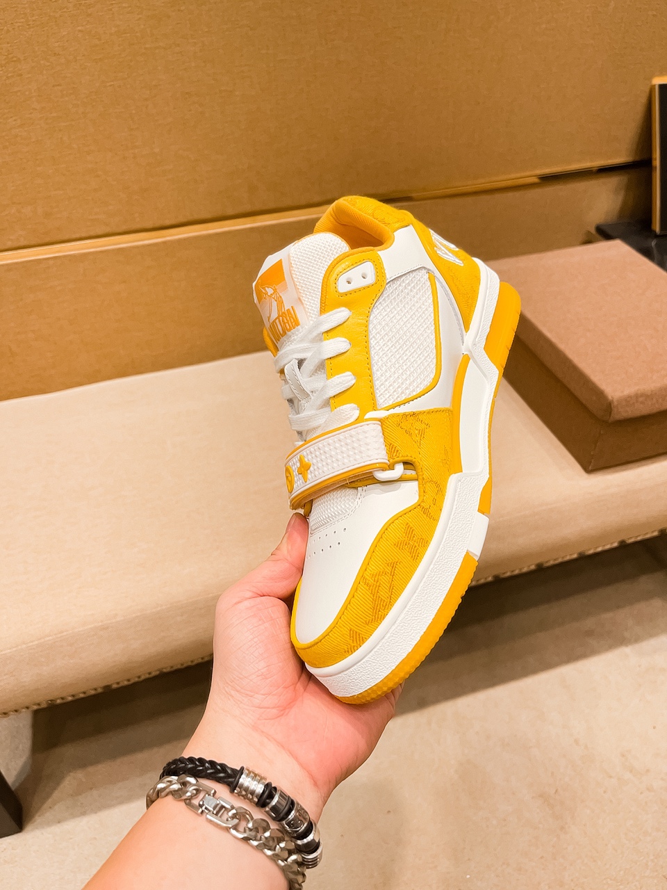 LV