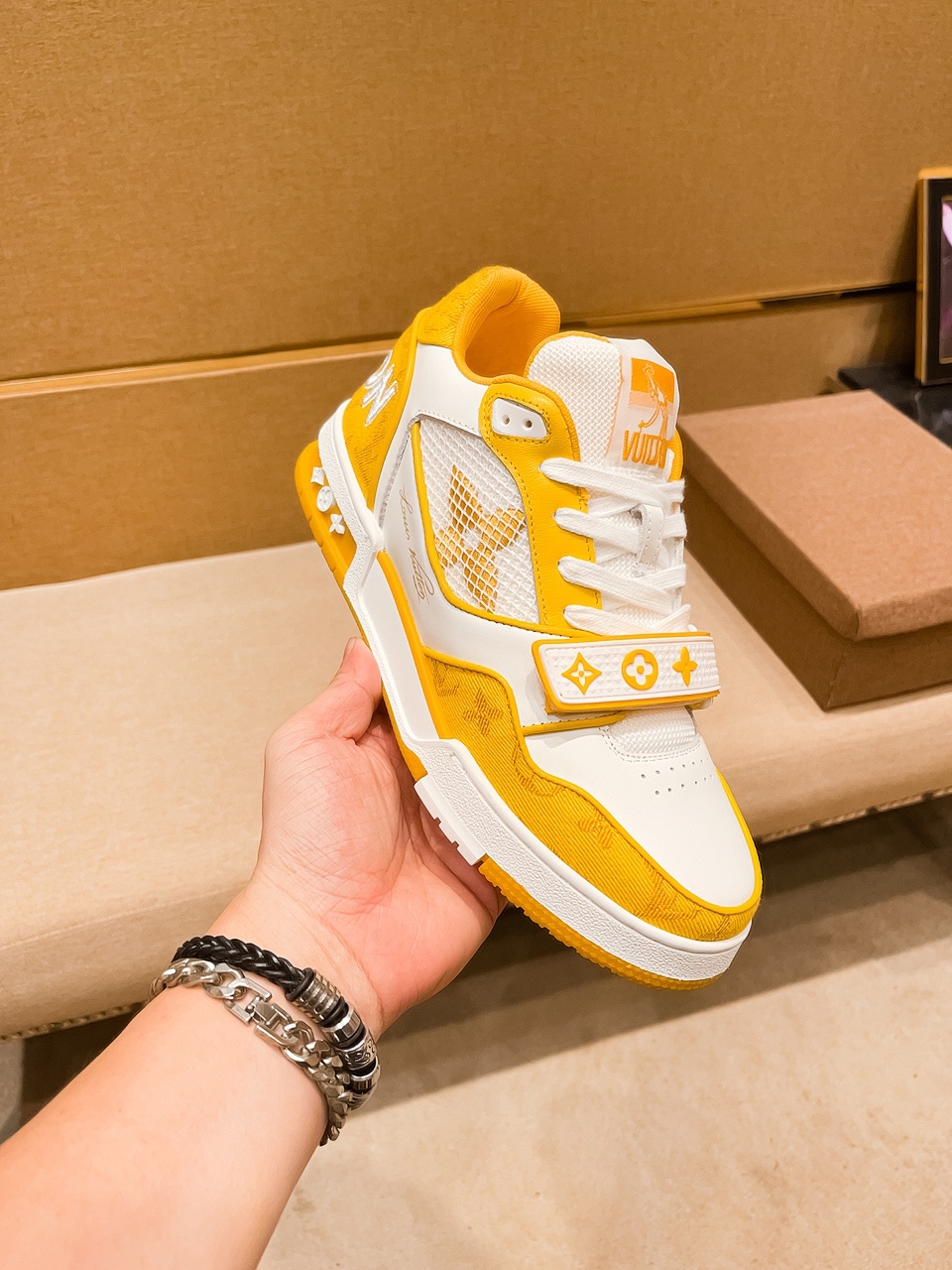 LV