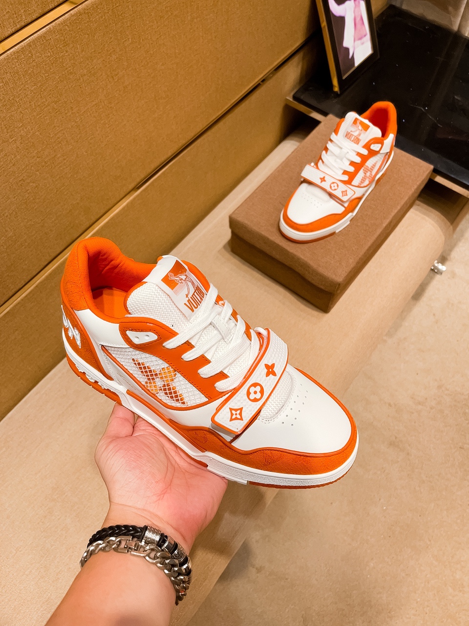 LV