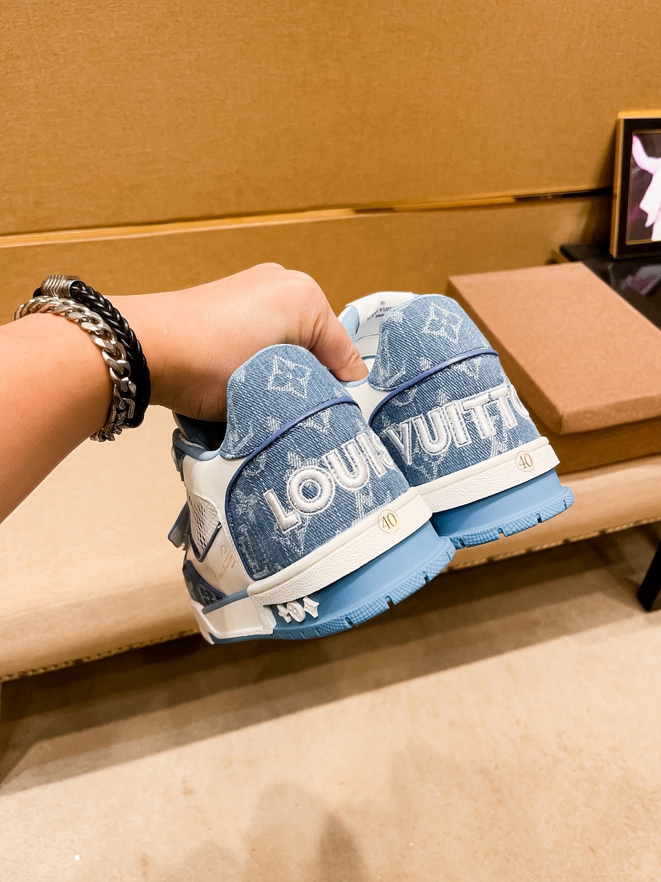 LV