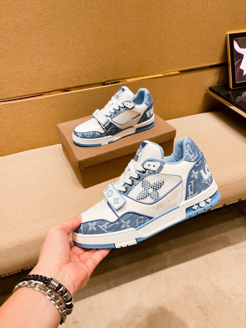 LV