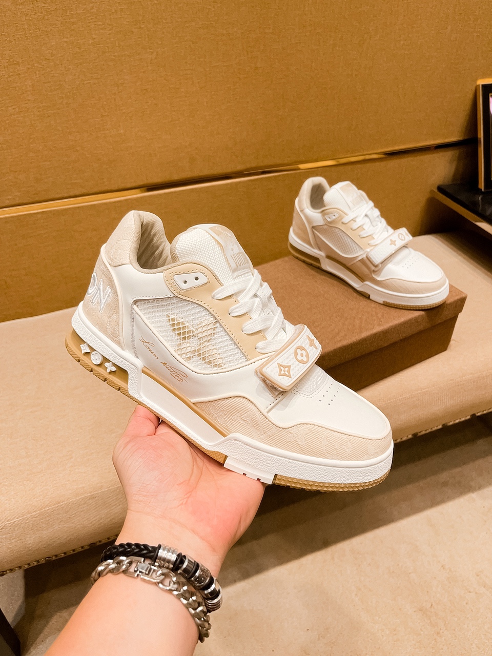 LV