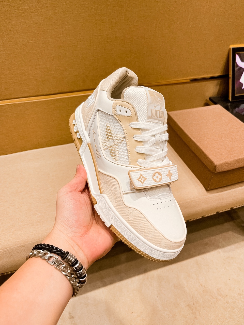 LV