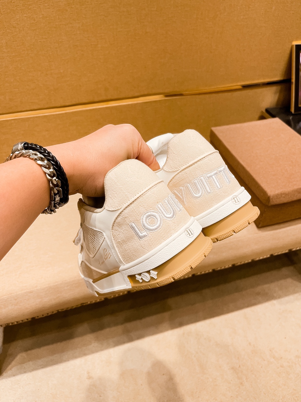 LV