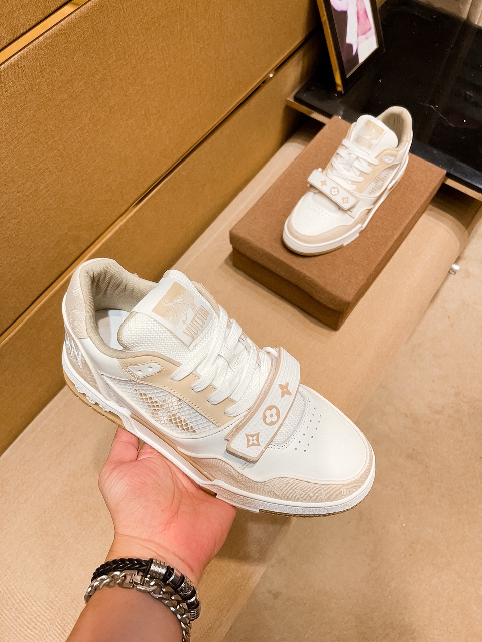 LV
