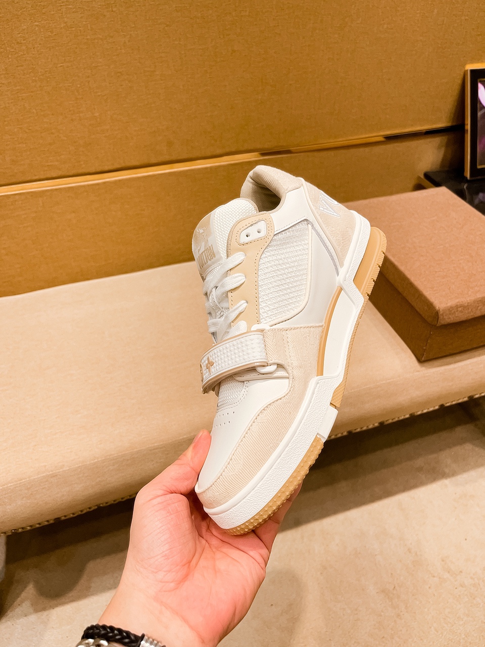 LV