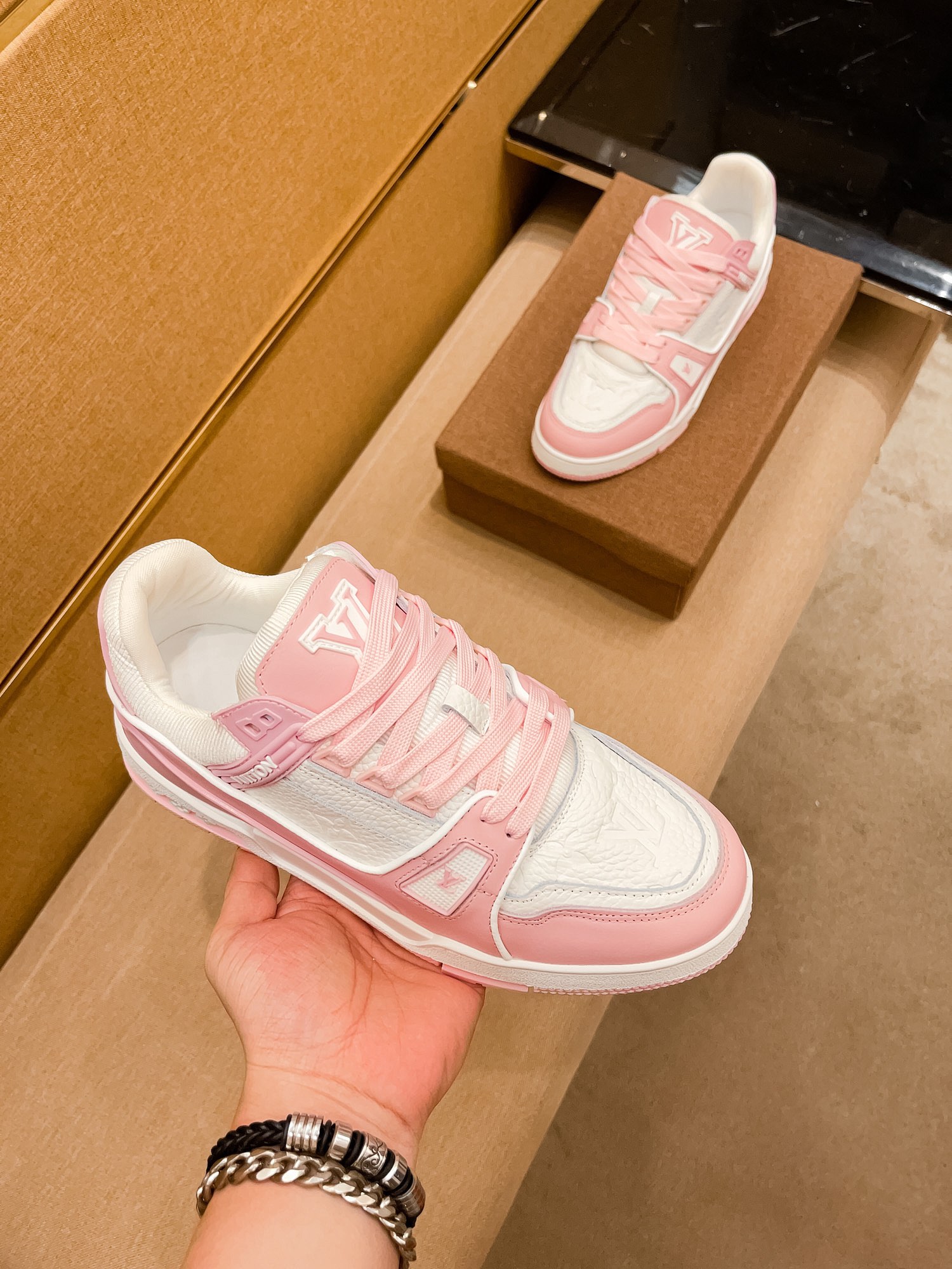 LV
