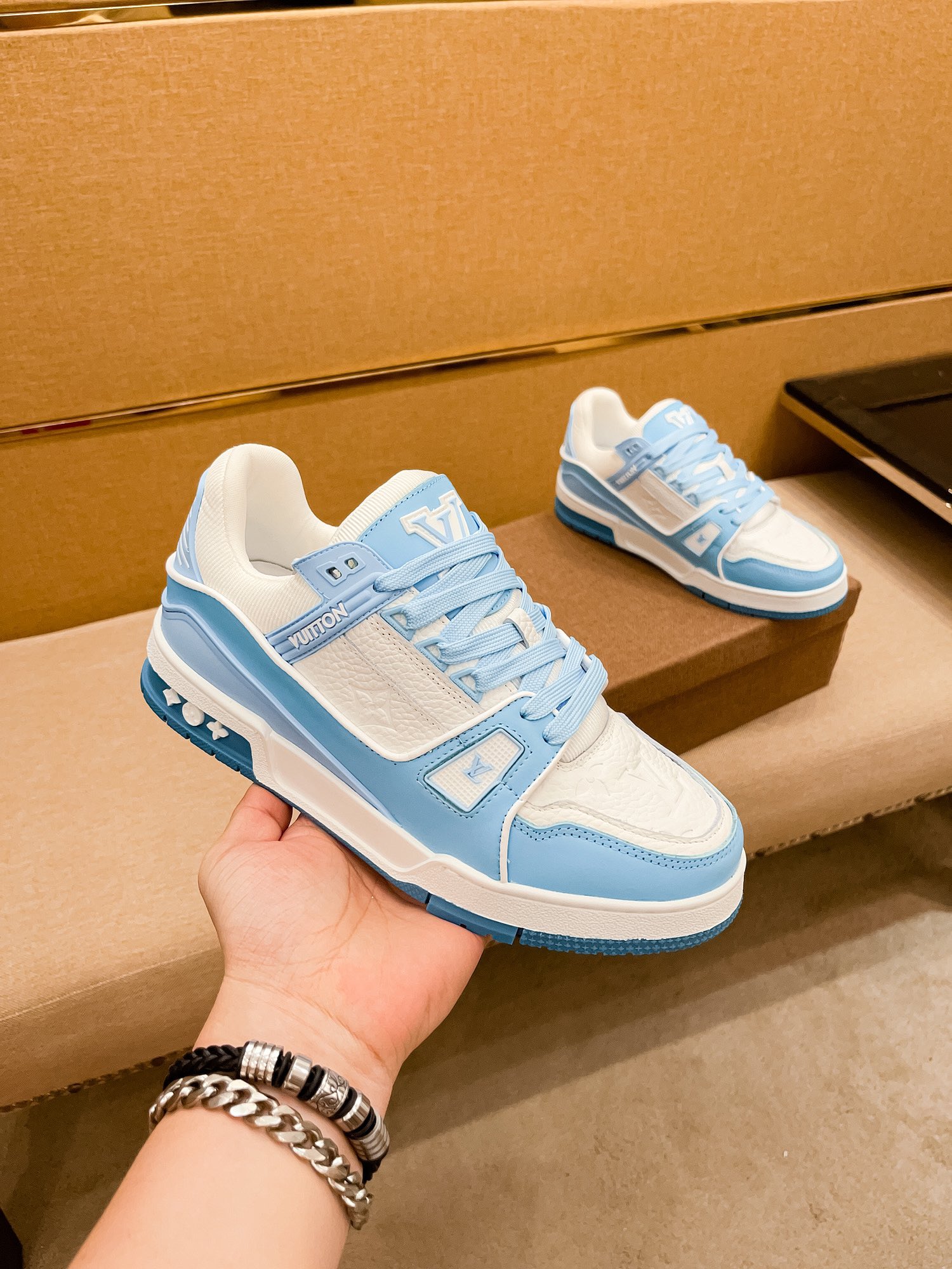 LV