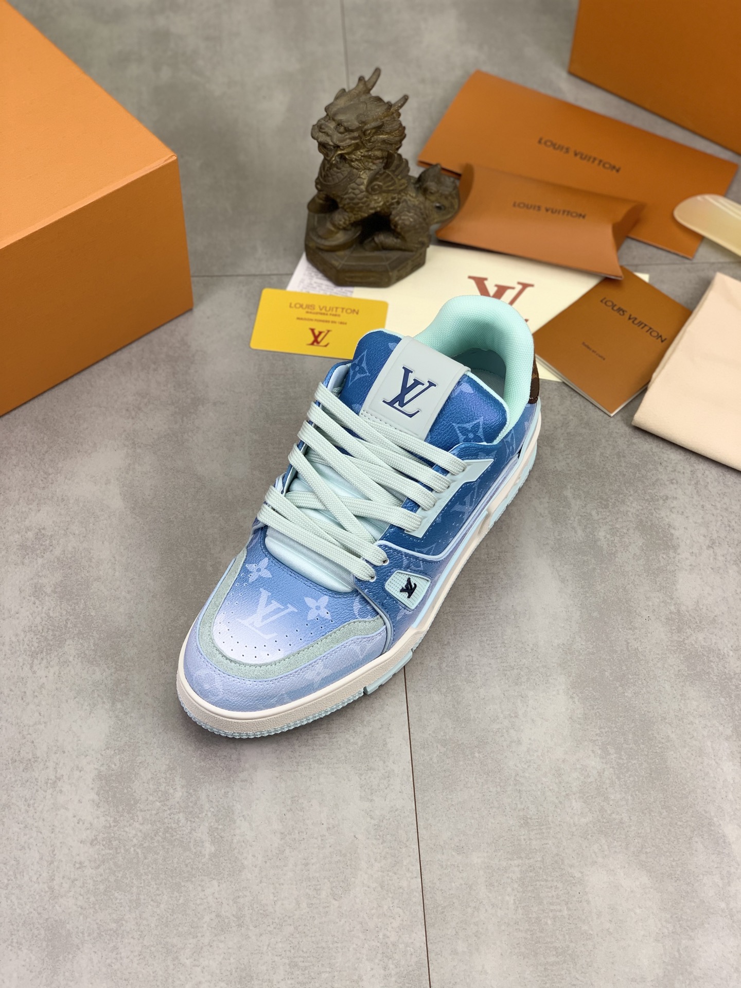 LV