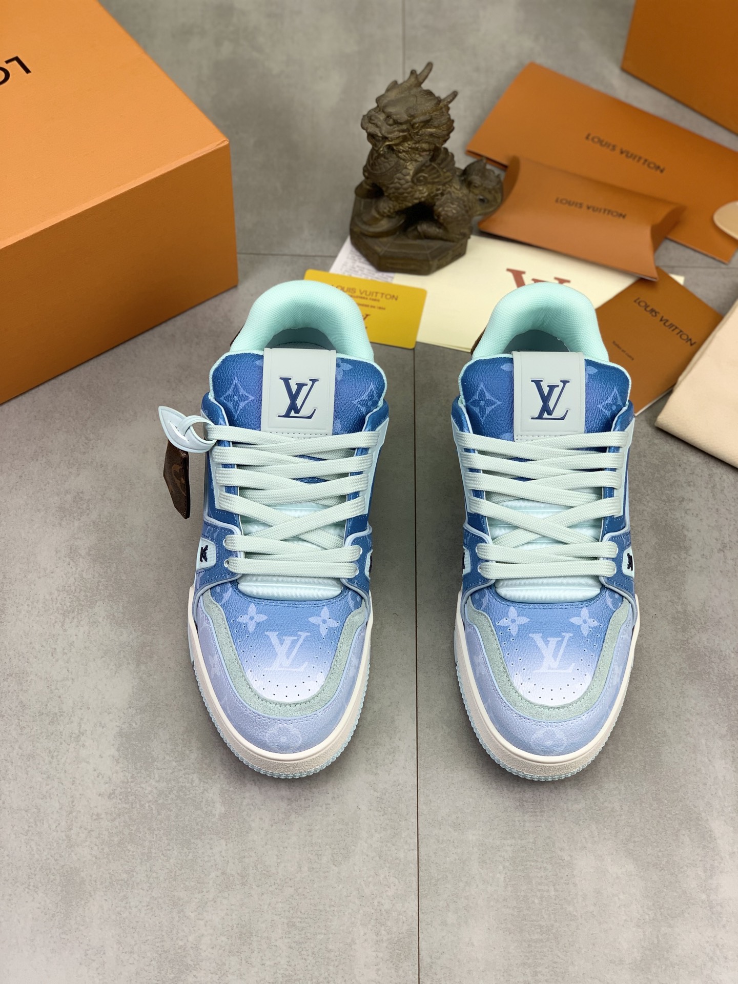 LV