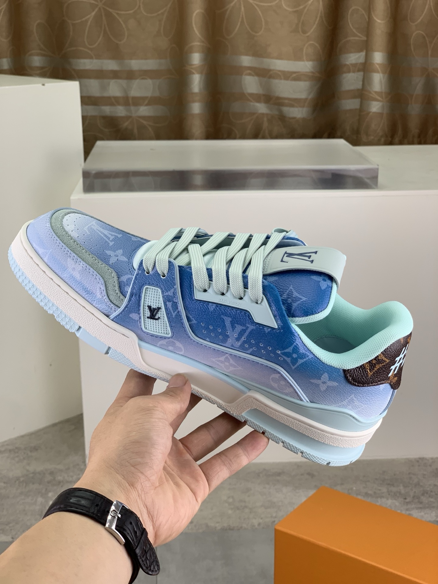 LV