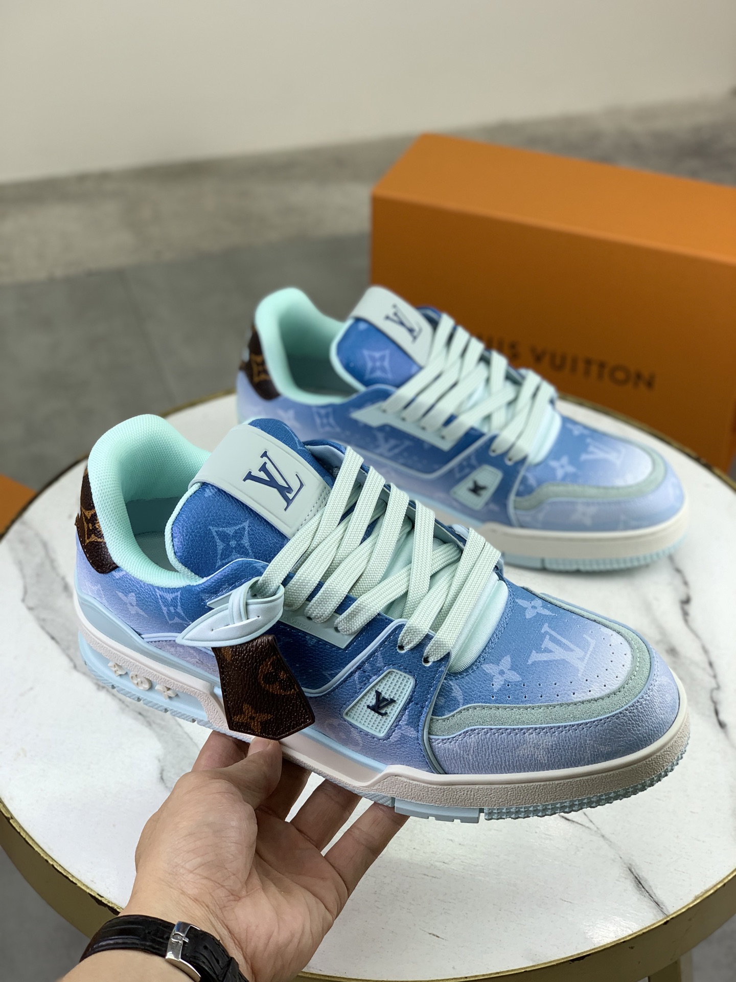 LV