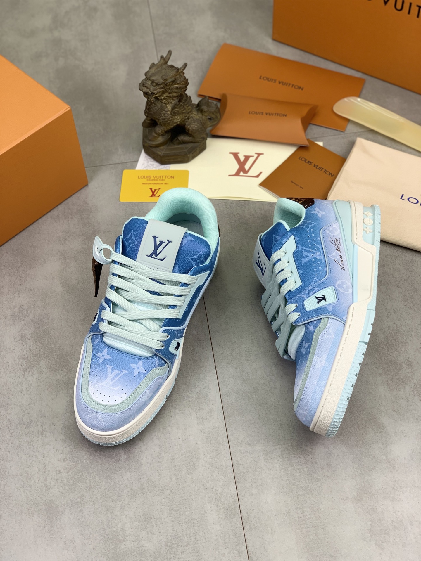 LV