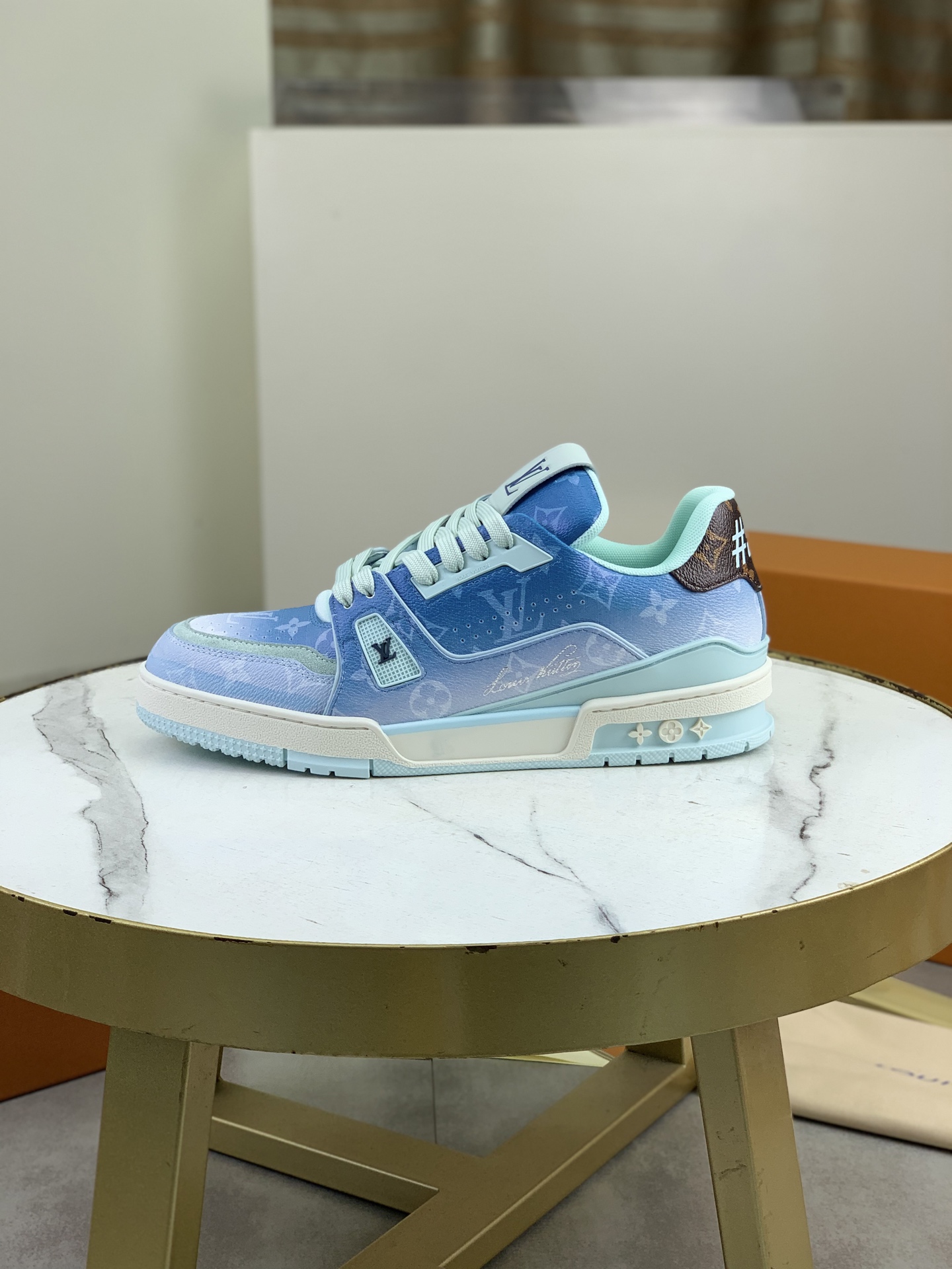LV