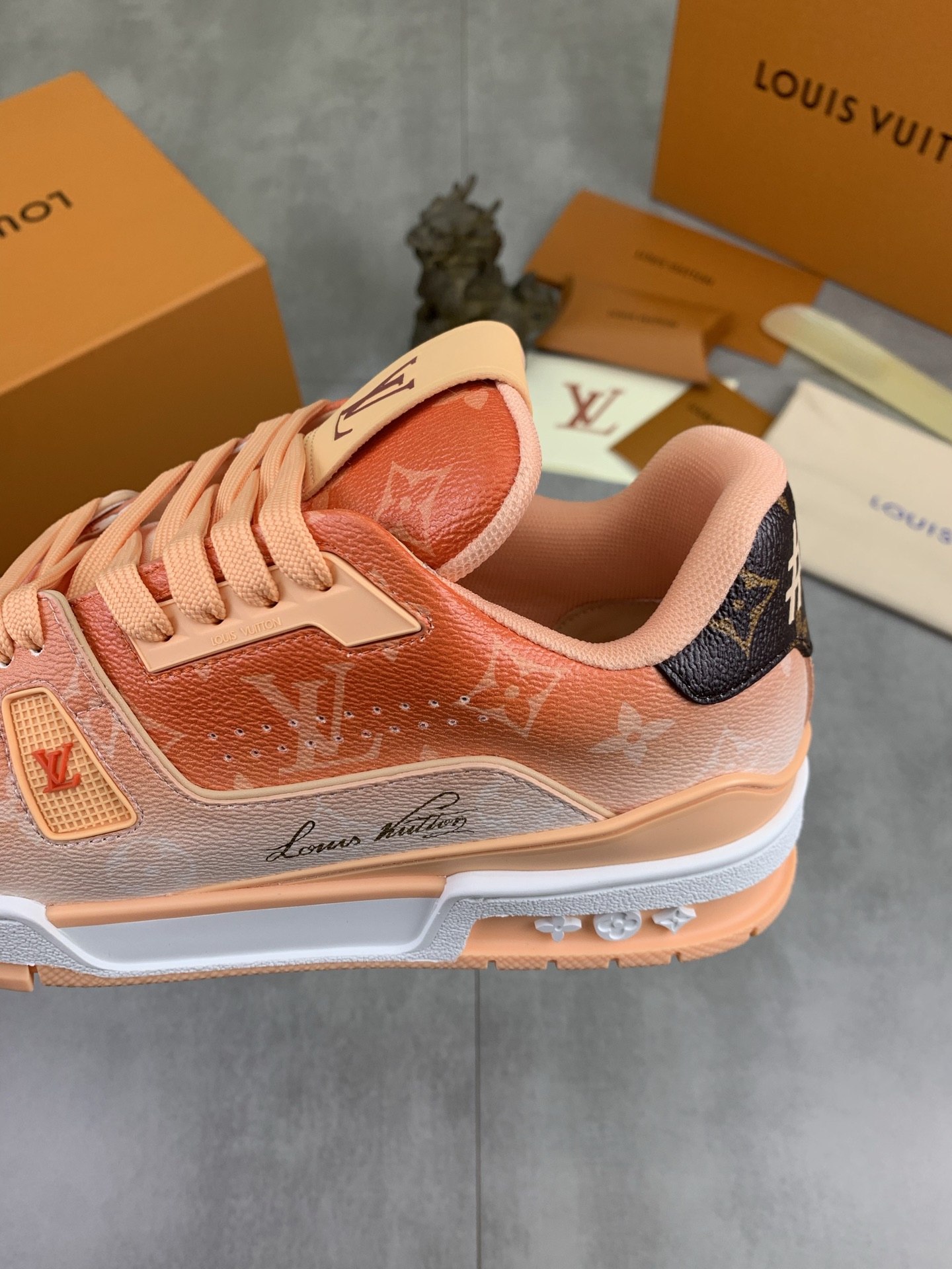 LV