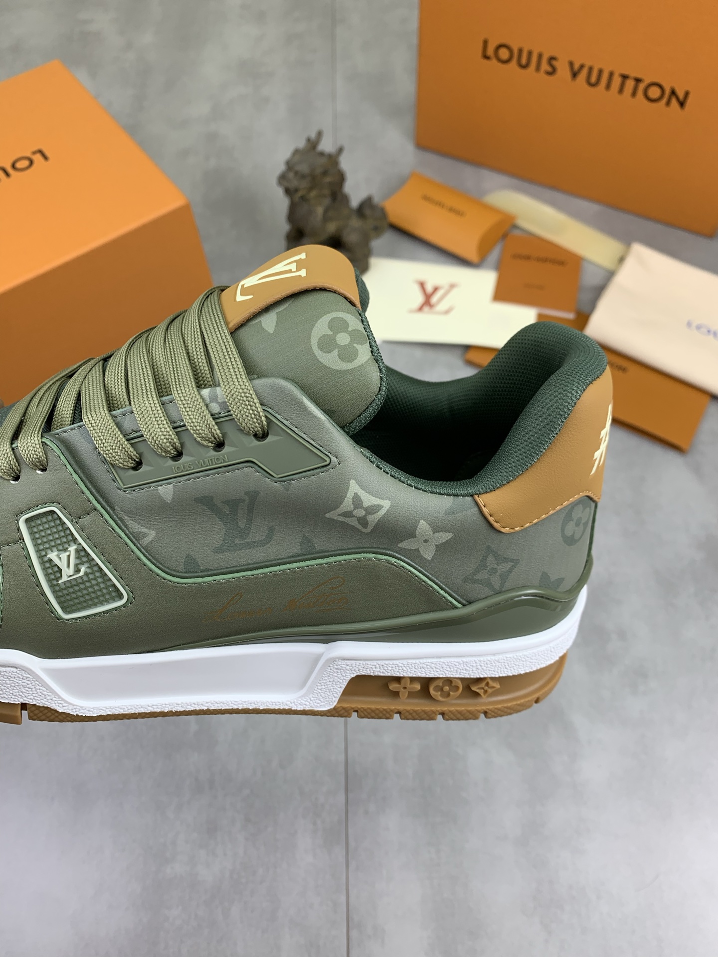 LV