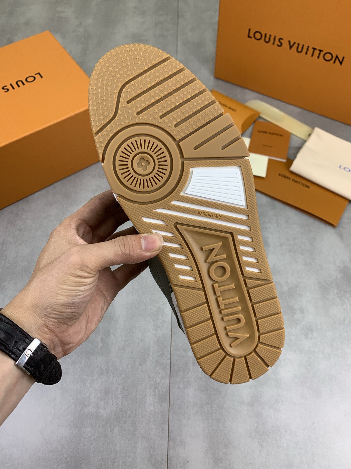 LV