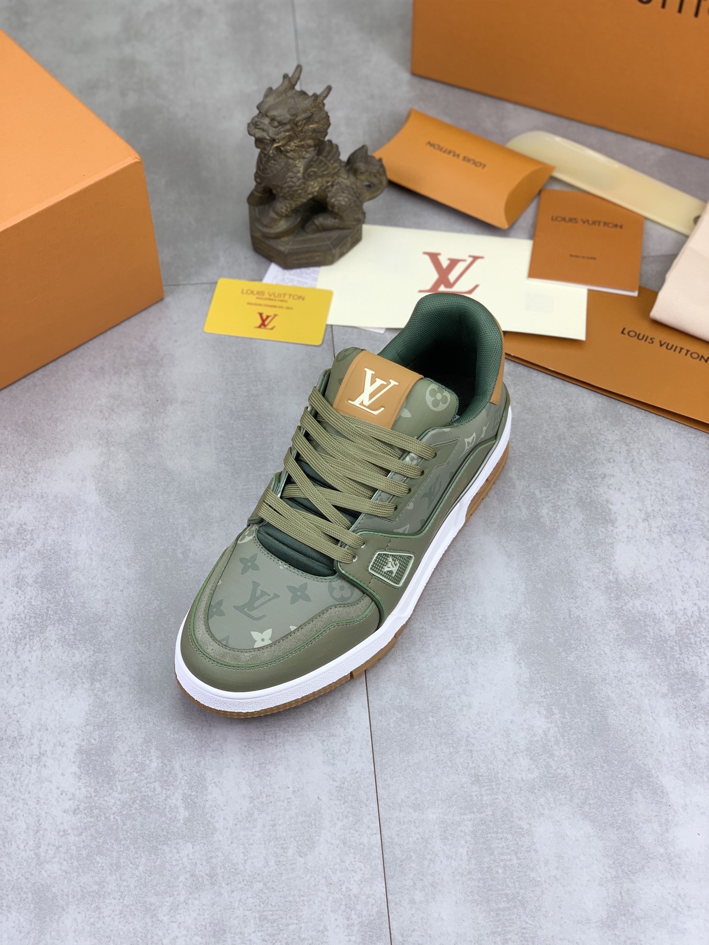 LV