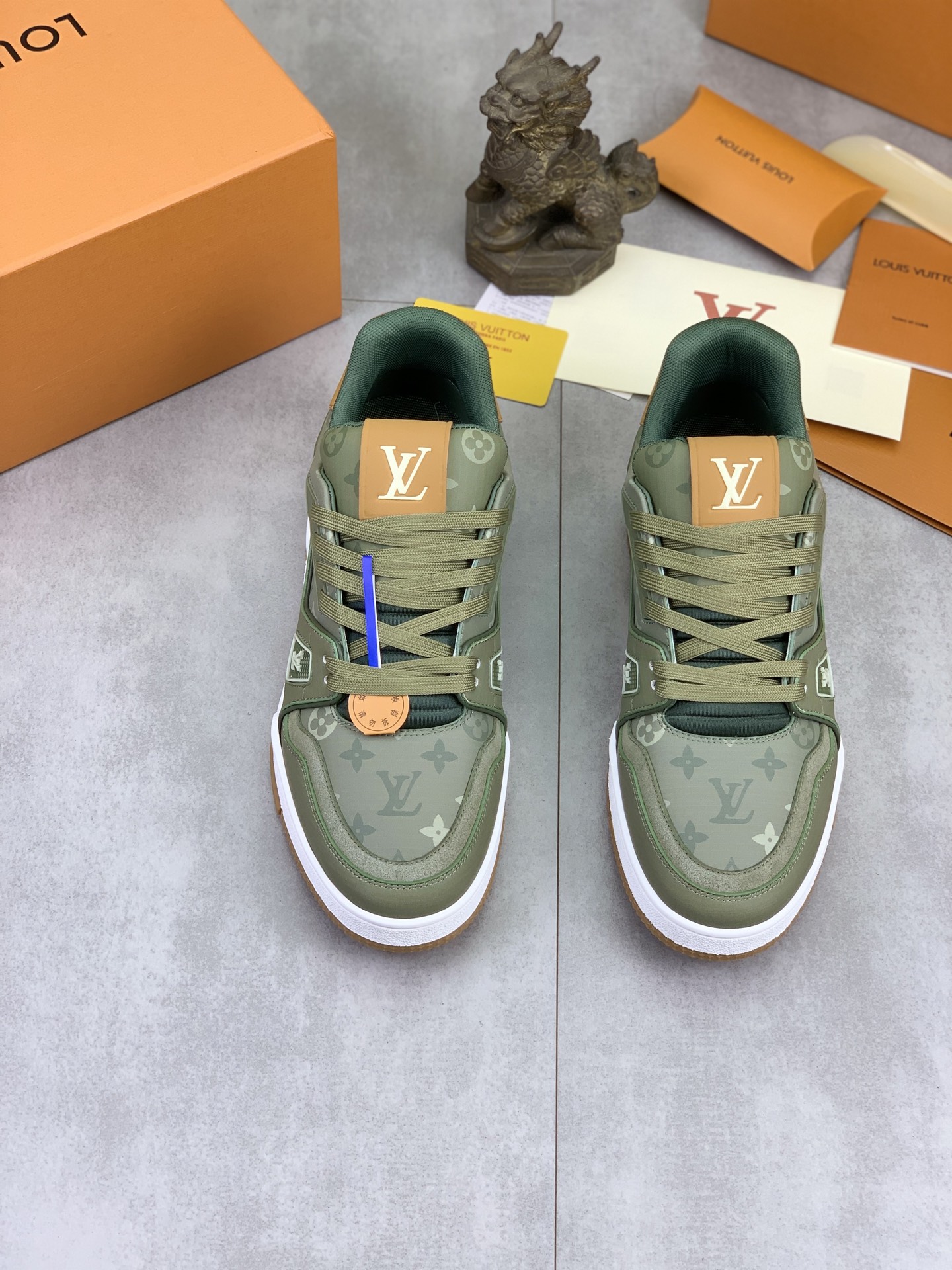 LV