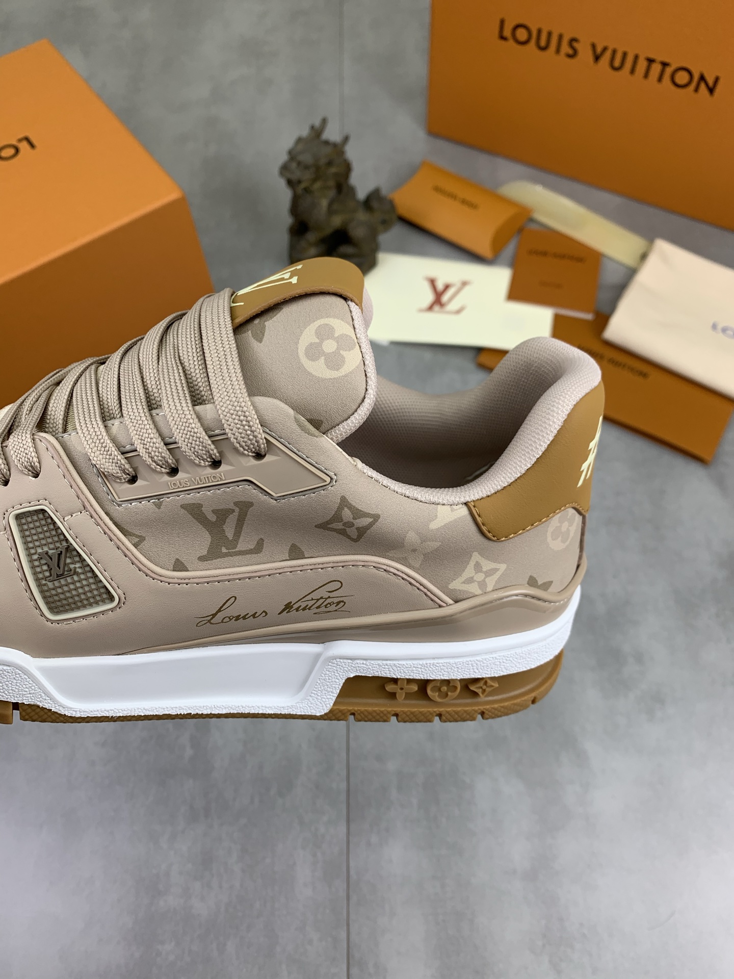 LV
