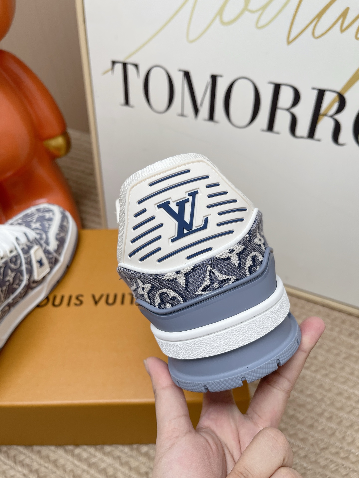 LV