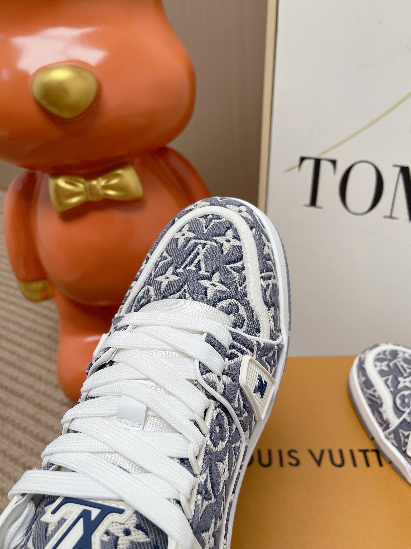 LV