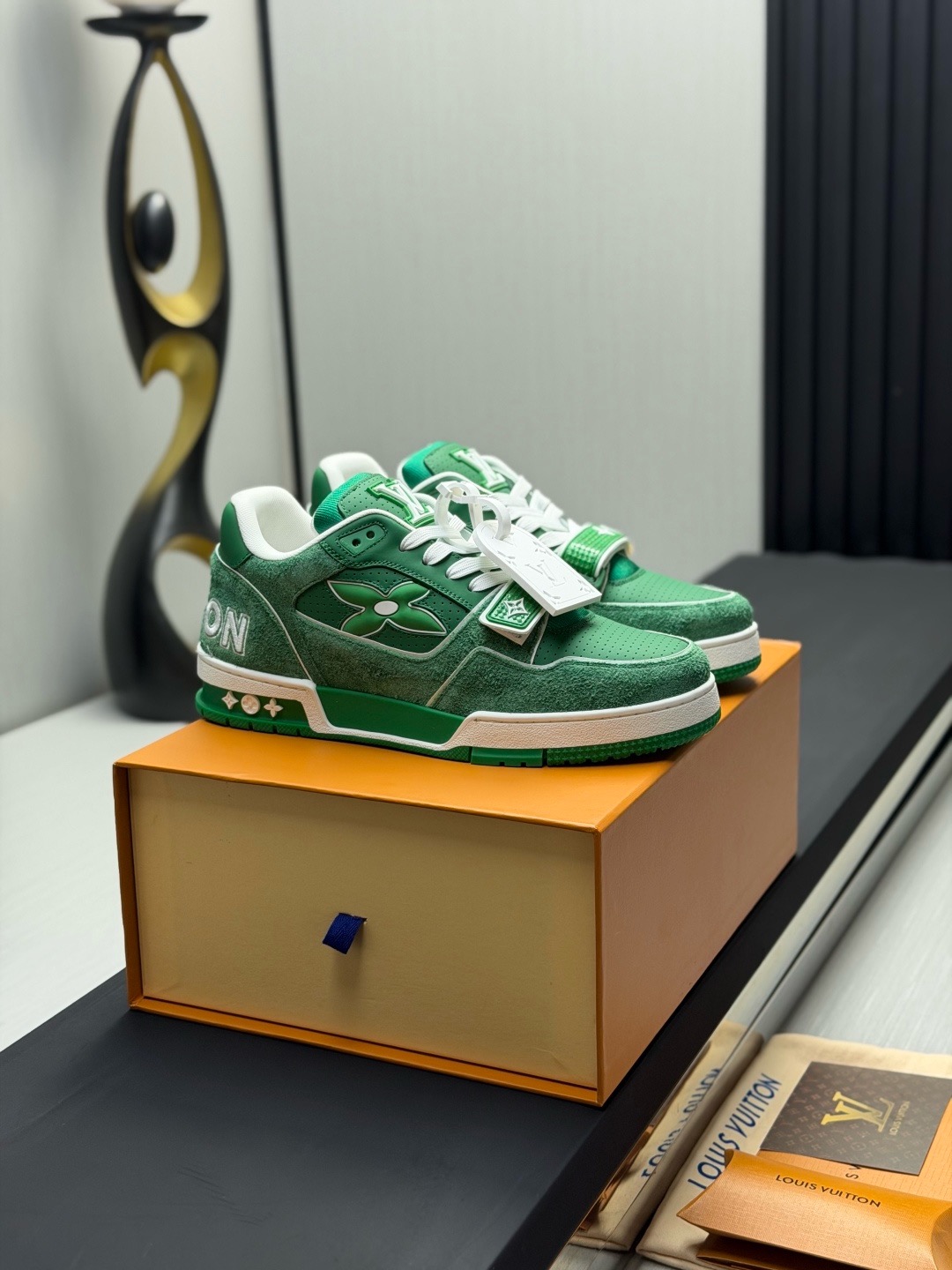 LV