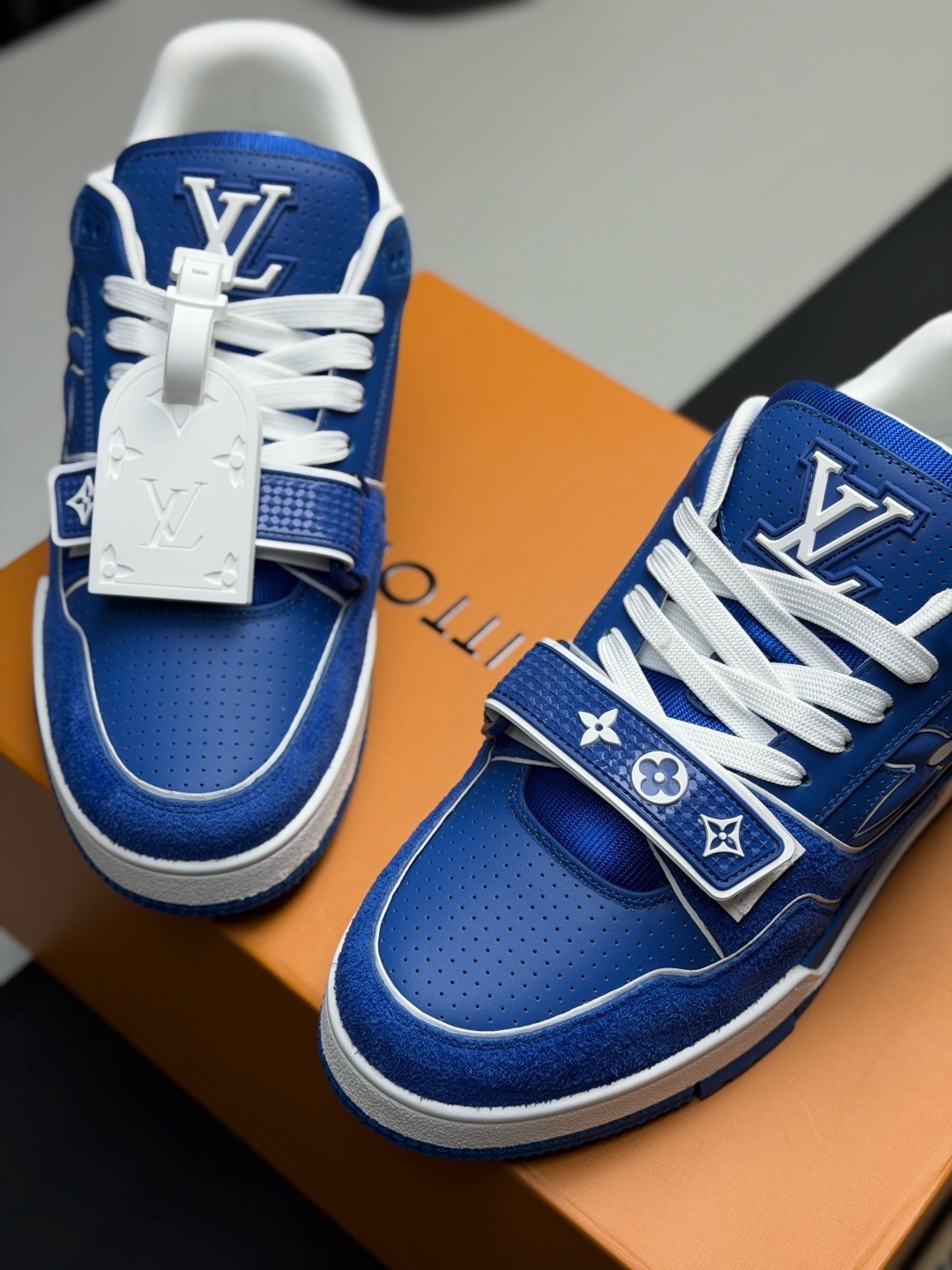 LV