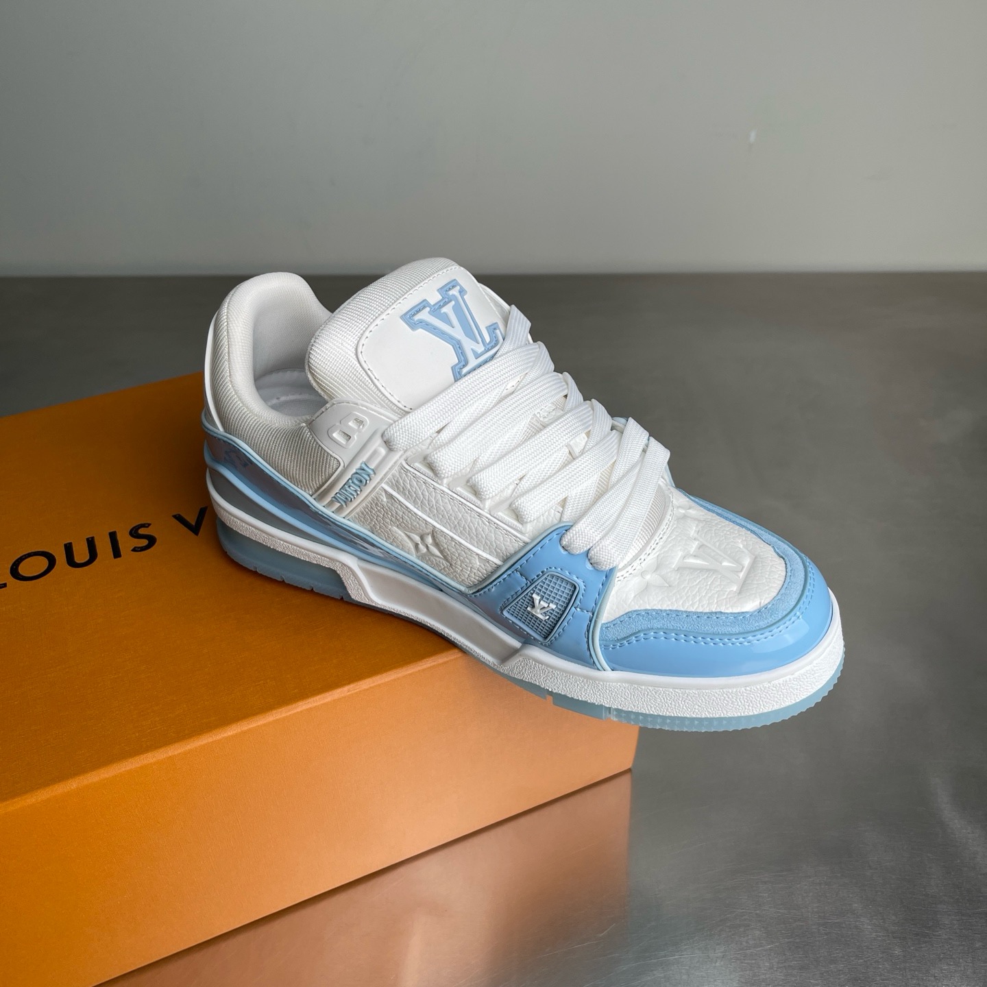 LV