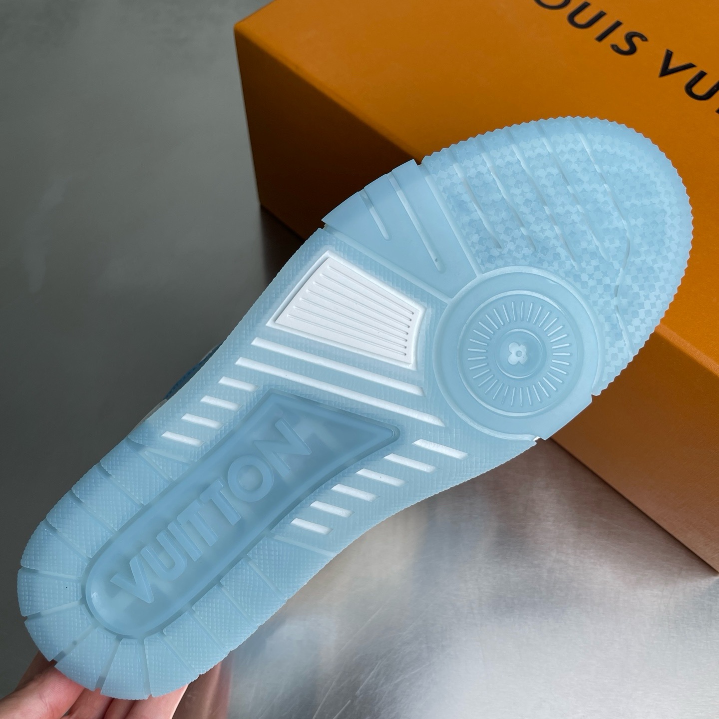 LV