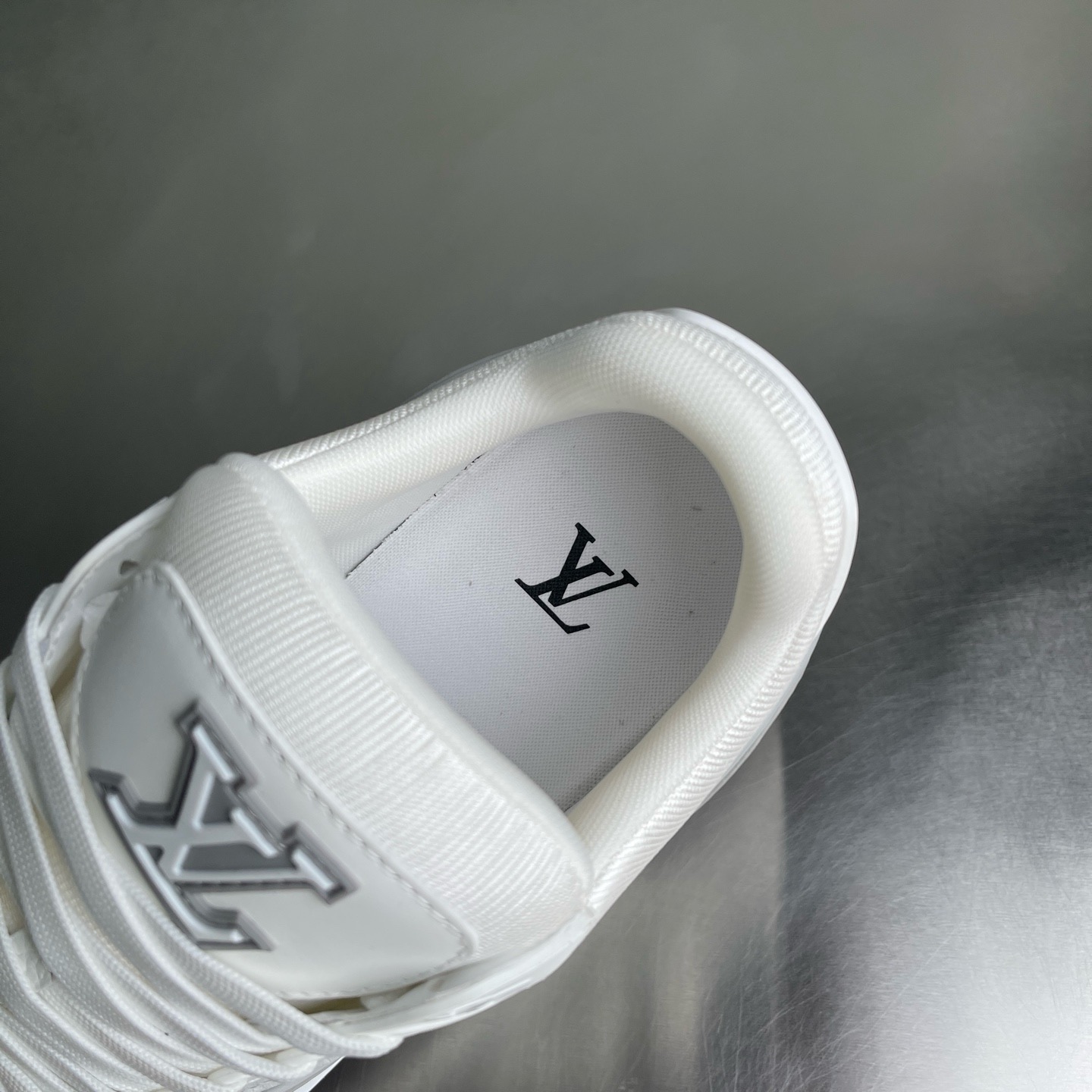 LV