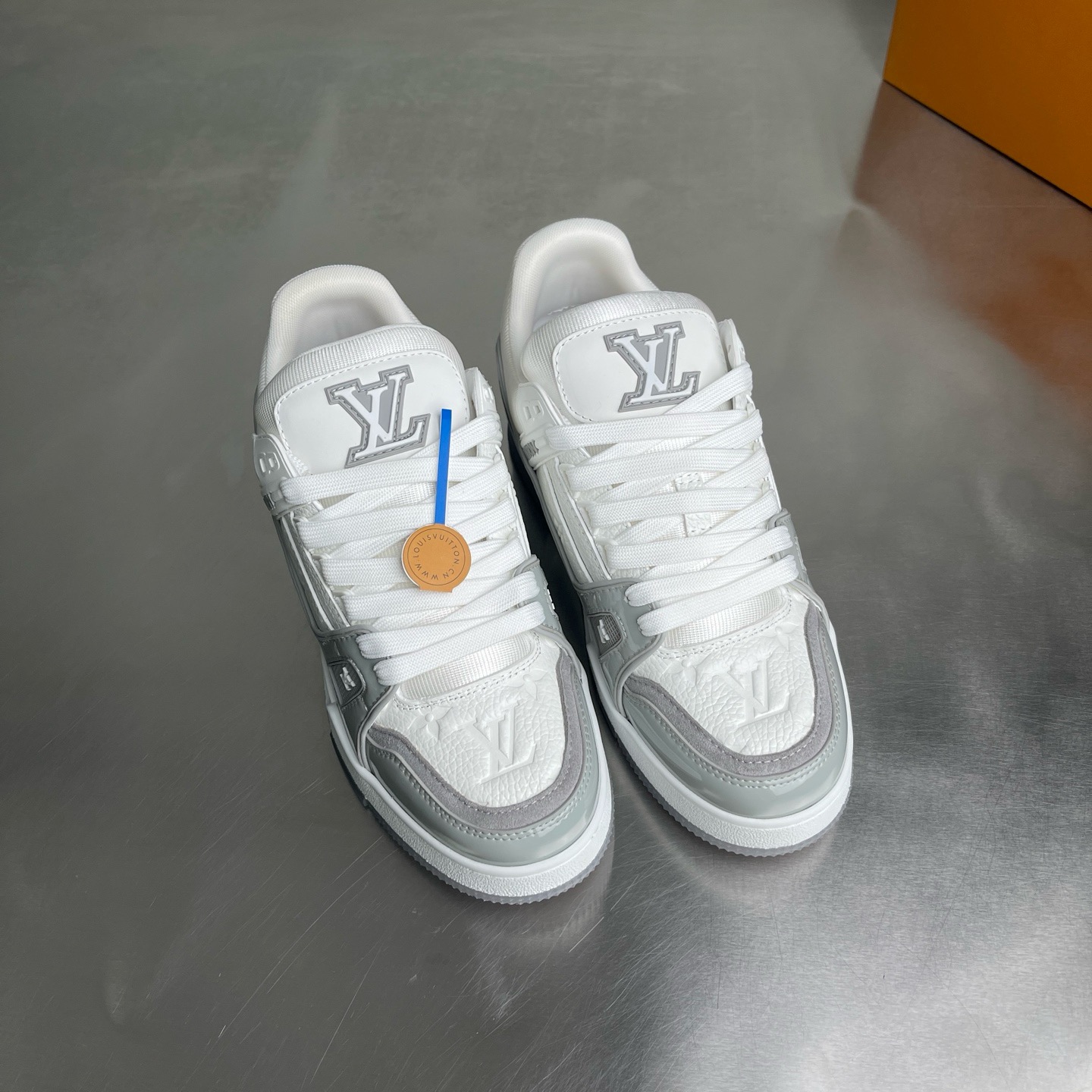 LV