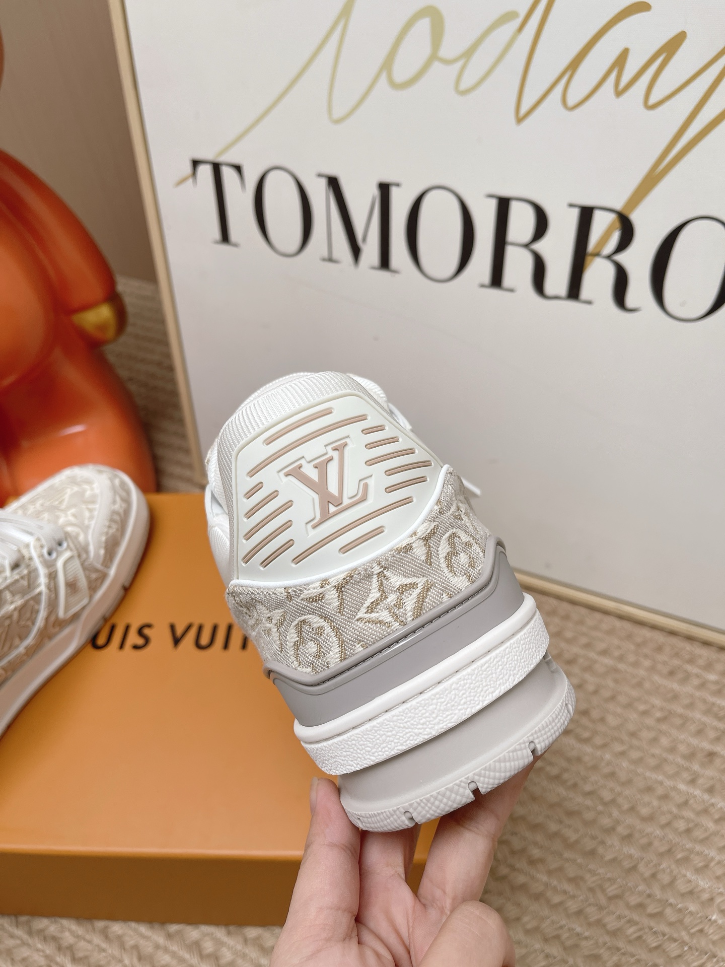 LV