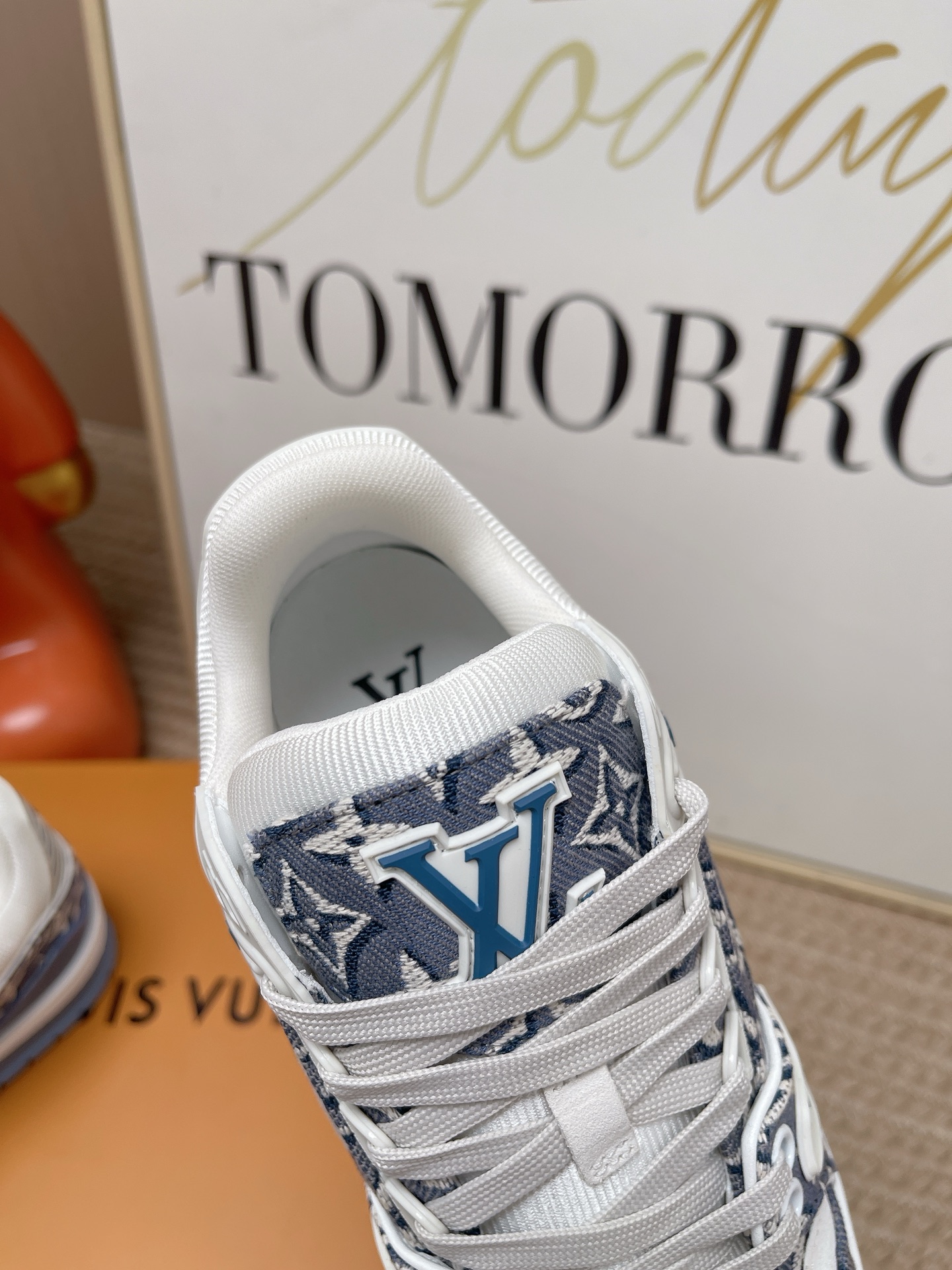 LV